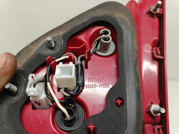 FEU ARRIERE GAUCHE KIA VENGA 2015+ - Vue 3